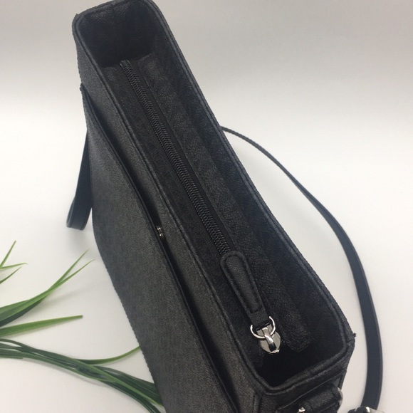 Michael Kors LG MESSENGER Crossbody Black - Picture 3 of 8